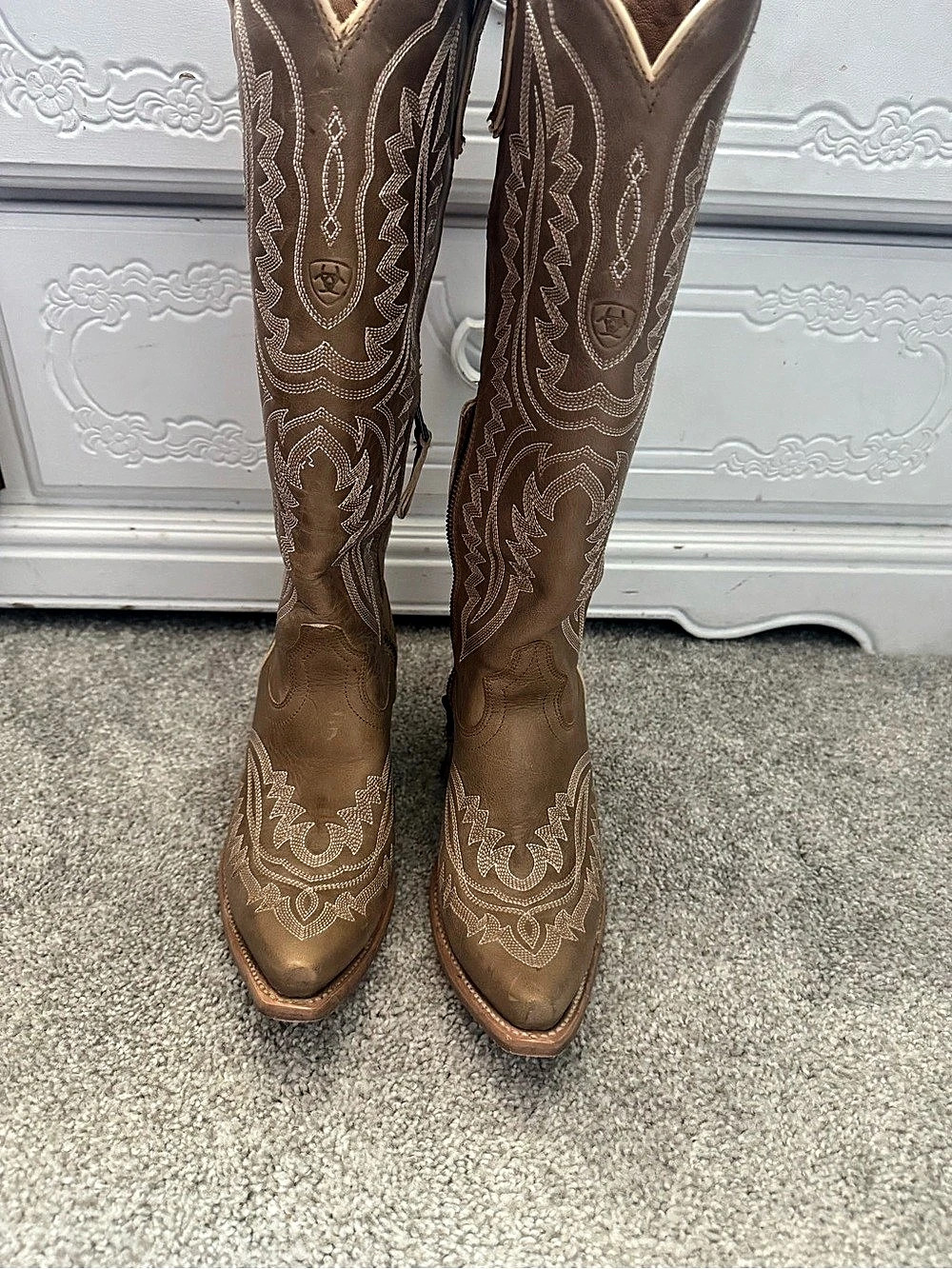 Ariat Casenova Embroidered Western Heeled Boots in Tan color Like New
